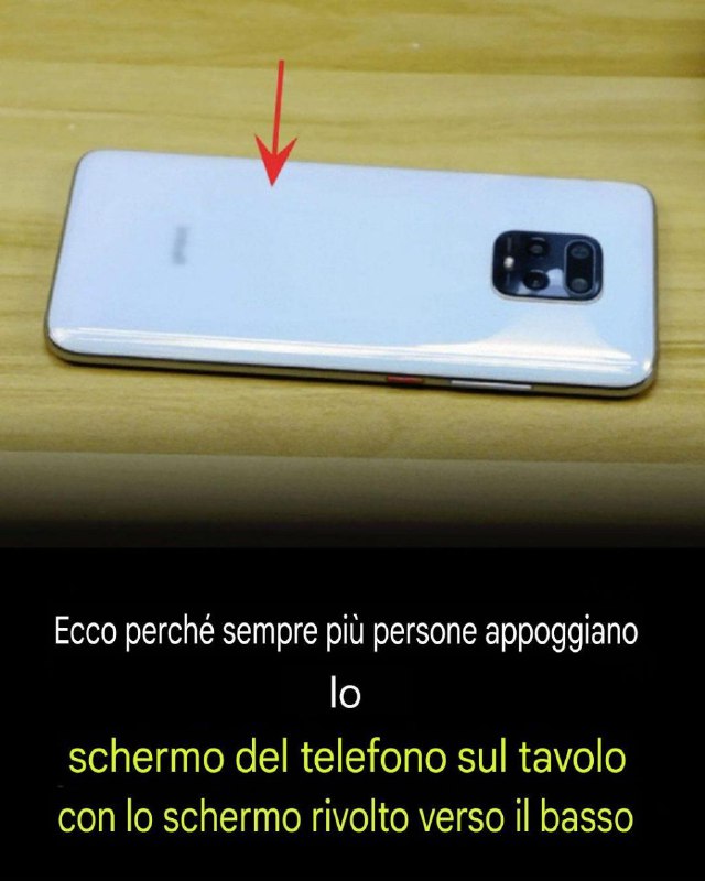 Ecco perché sempre più persone mettono lo schermo del telefono sul tavolo