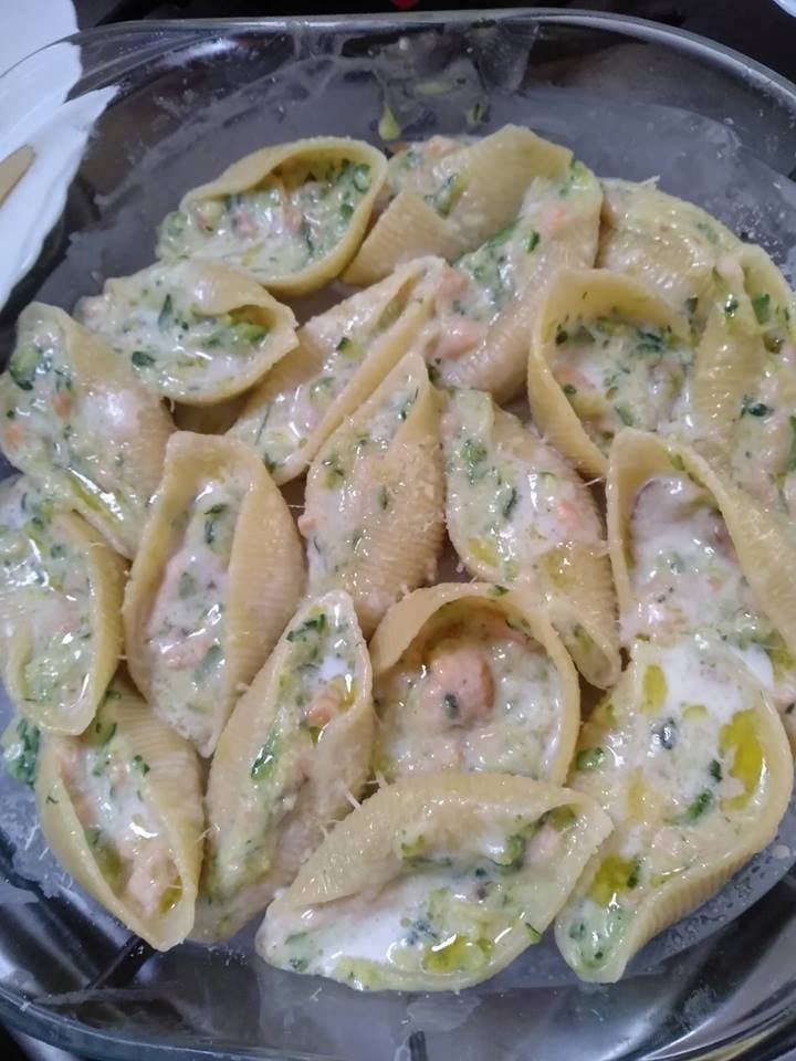 Conchiglioni al Forno con Zucchine e Salmone: Eleganza in Tavola"
