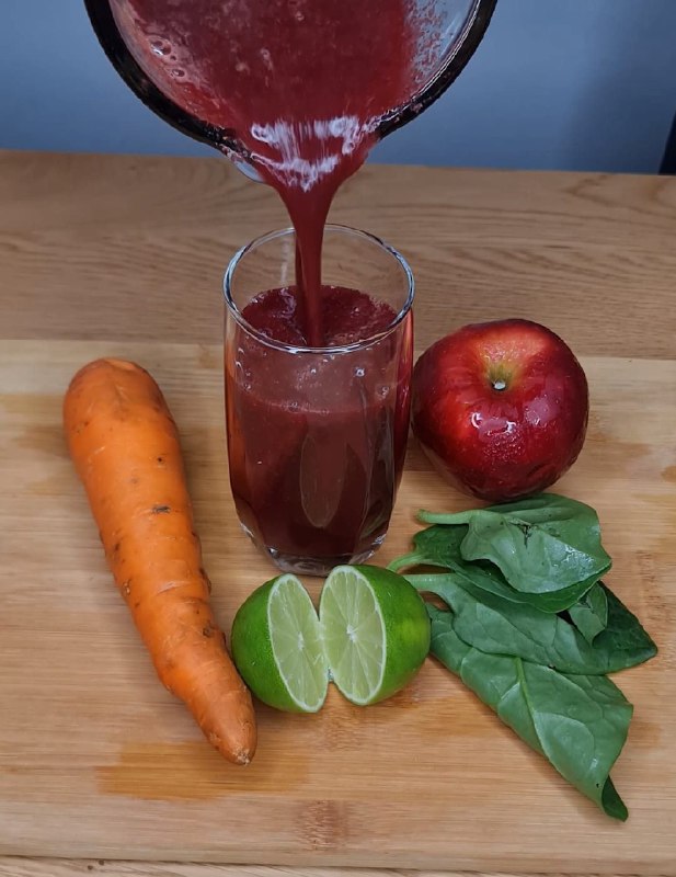 Cocktail della Vita: il Mix Naturale che Rigenera Occhi, Sangue e Energia"
