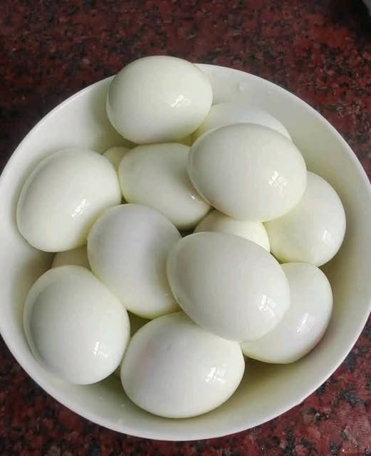 Il Trucco Segreto dello Chef: Come Sbucciare le Uova Sode Senza Stress e in Pochi Secondi