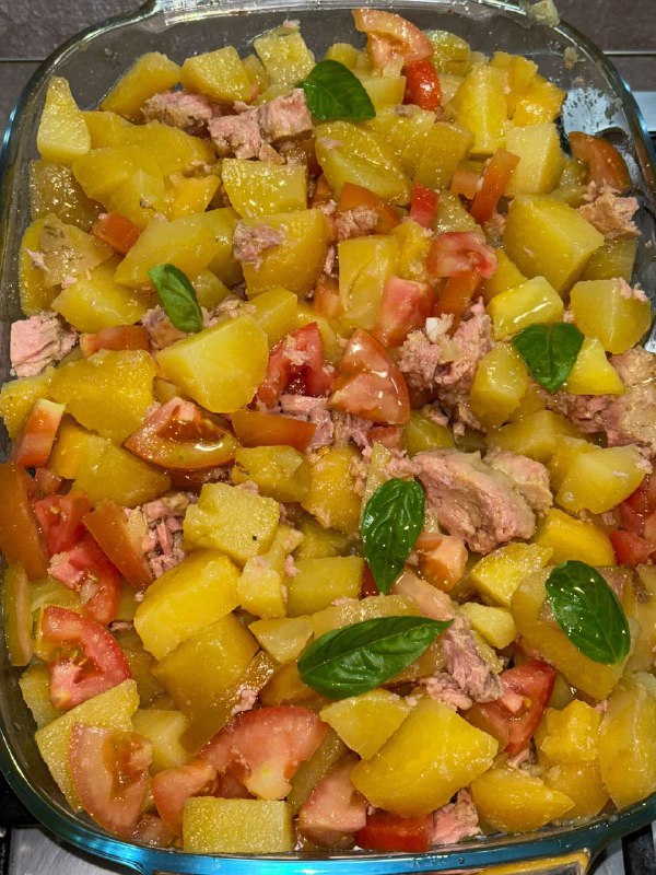 Freschezza Mediterranea nel Piatto: Insalata di Patate, Pomodori e Tonno"