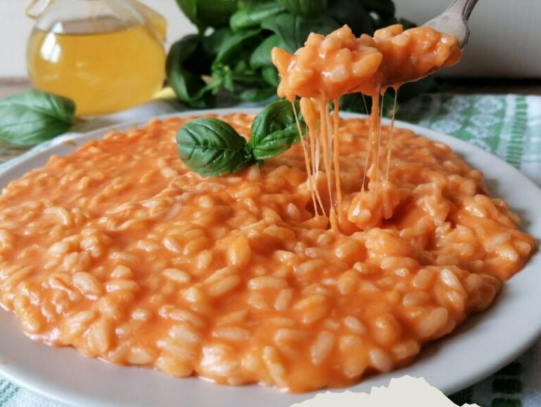 Risotto alla Pizzaiola: Il Gusto della Pizza in un Cremoso Abbraccio di Riso"