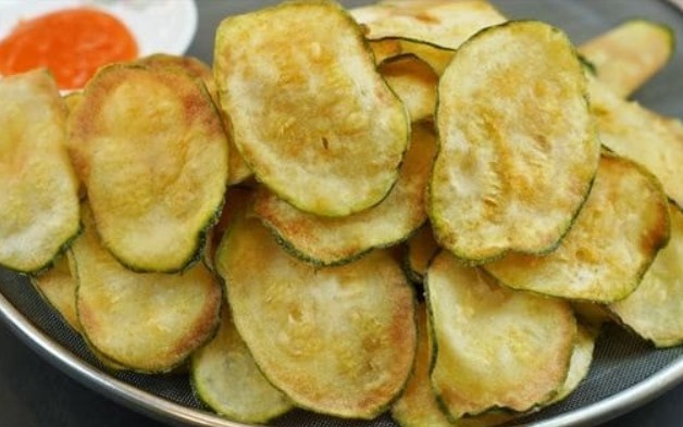 Chips di Zucchine al Forno: Croccanti, Leggere e Irresistibili per Tutta la Famiglia!