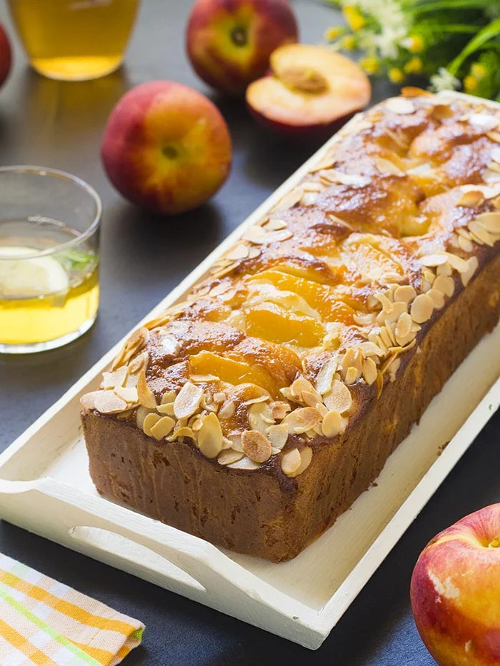 Plumcake Soffice alle Pesche Estive: Il Dolce Perfetto per Colazioni e Merende Rinfrescanti!