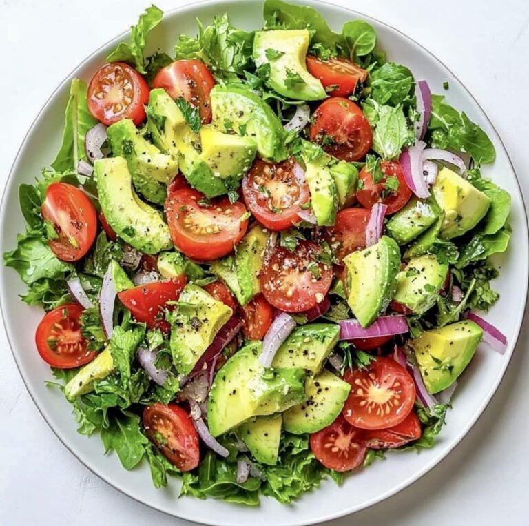Freschezza Estiva nel Piatto: L’Insalata di Avocado e Pomodorini che Ti Fa Innamorare!