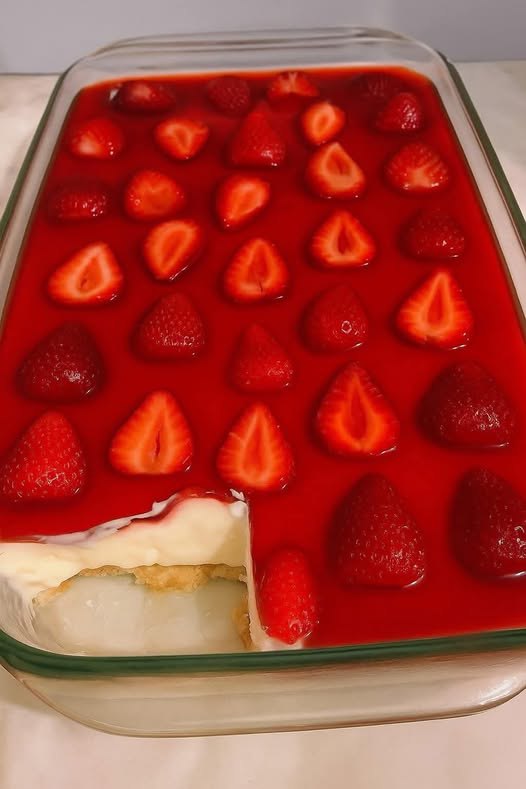 Delizia Estiva: Cheesecake alle Fragole Semplice e Veloce senza Forno"