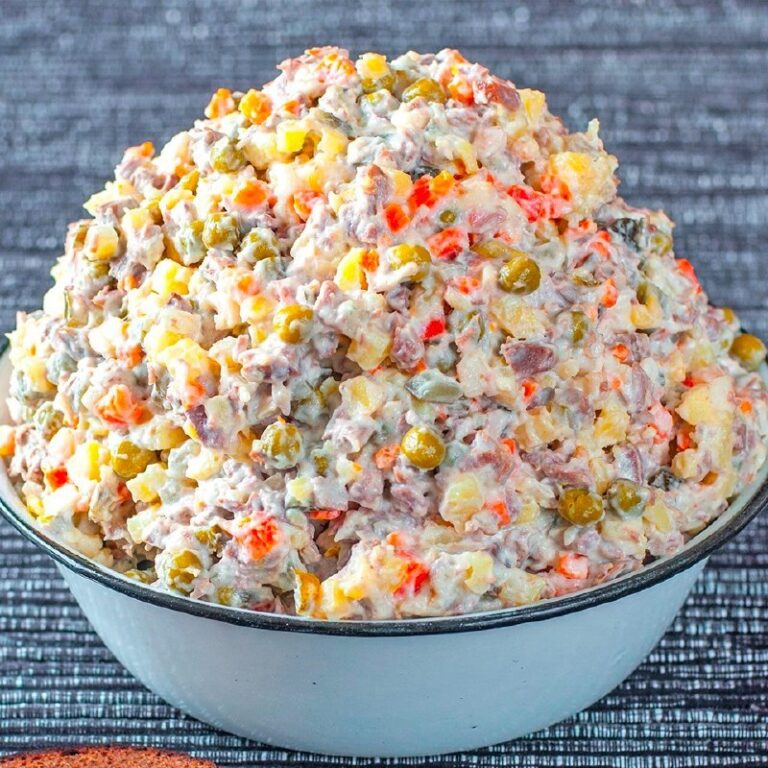 Insalata Olivier cremosa: la versione casalinga che conquista tutti