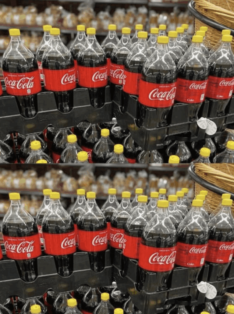 Il segreto dietro i tappi gialli della Coca-Cola: un piccolo dettaglio dal profondo significato