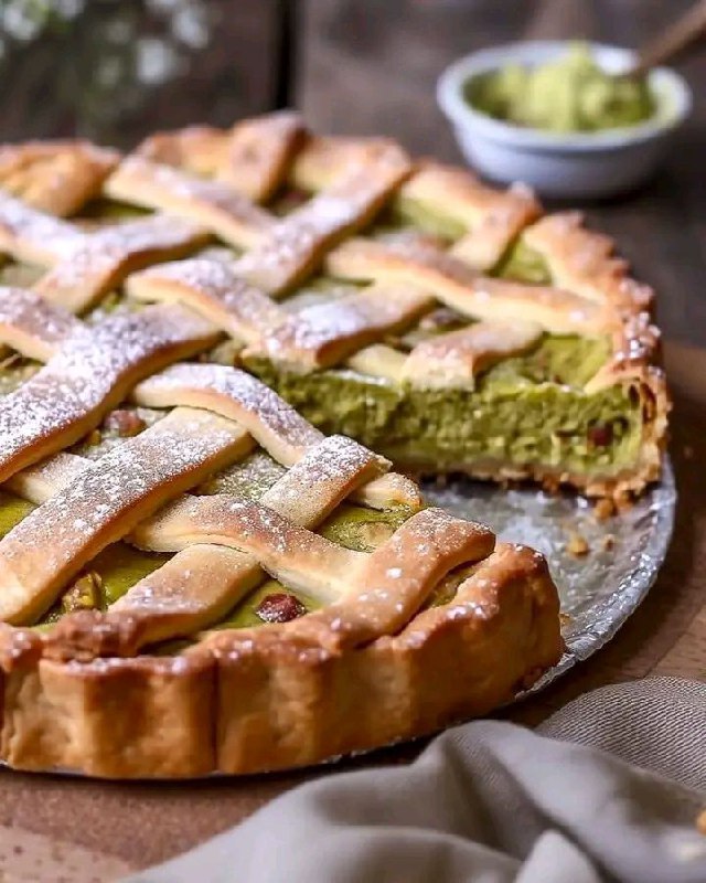 Crostata al Pistacchio con Crema e Granella: Il Perfetto Equilibrio tra Morbidezza e Croccantezza