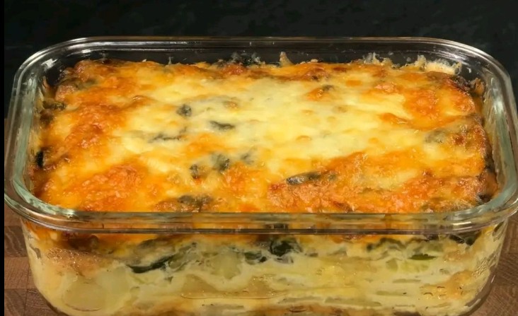 🌿 Delizia Verde al Forno: Muffin Salati di Spinaci, Patate, Uova e Mozzarella