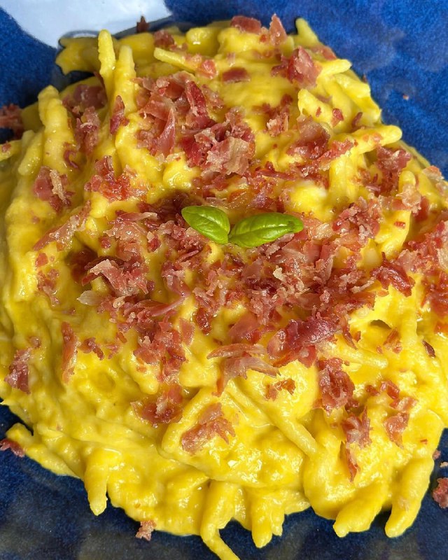 Trofie cremose ai broccoli e zafferano con cuore di scamorza affumicata e pancetta croccante”