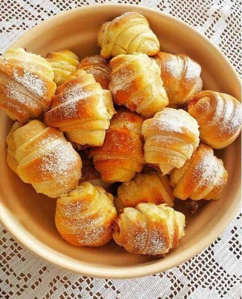 Cornetti soffici alla Nutella: un peccato di dolcezza fatto in casa