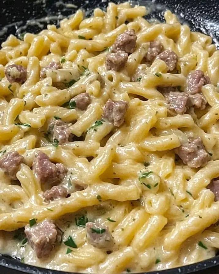 Caserecce cremose con salsiccia, zucchine e Philadelphia: un piatto ricco e veloce