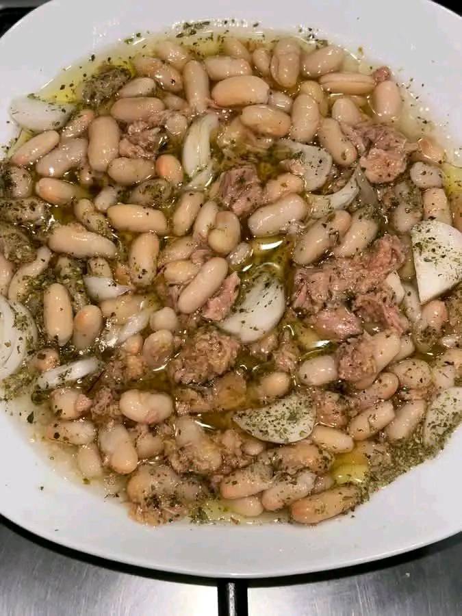 Fagioli con Tonno e Cipolla