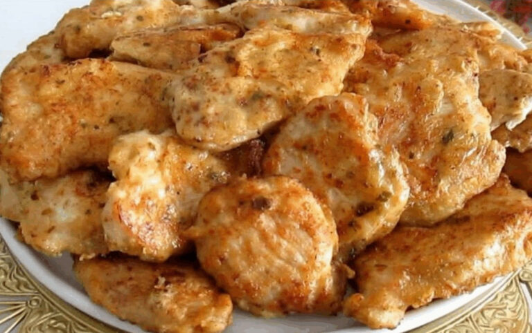 Questo è il petto di pollo PIÙ DELIZIOSO che abbia mai mangiato! Semplice, economico e molto succoso.