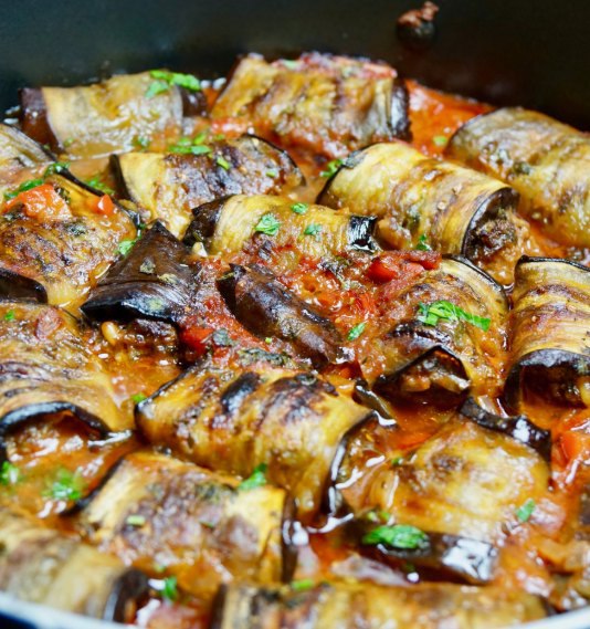 Involtini di Melanzane Piccanti con Manzo: un’esplosione di sapori mediterranei! 