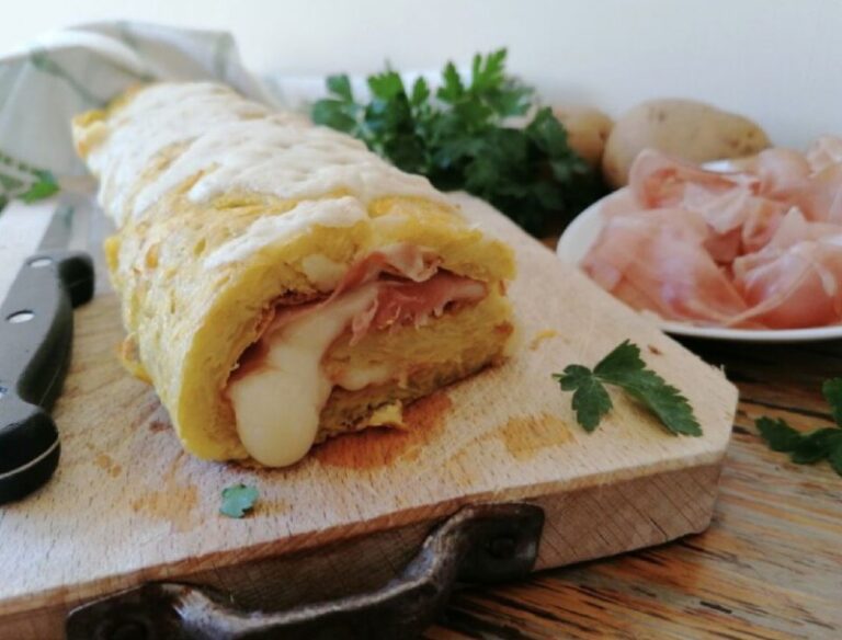 Rotolo di Patate con Speck e Provola: il Secondo Filante che Conquista Tutti! 