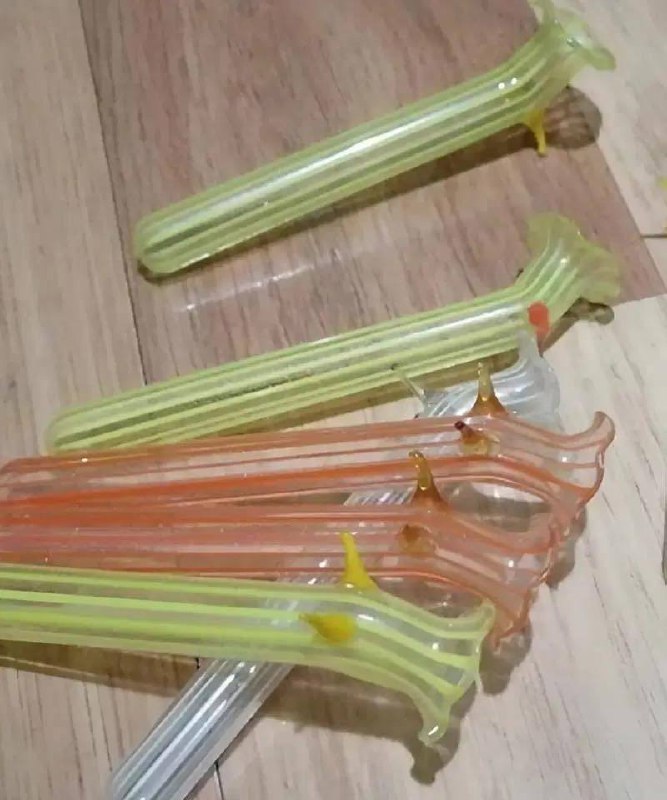 Il misterioso tesoro di vetro nella credenza della nonna: scoperta incredibile di un antico utensile da cucina! 