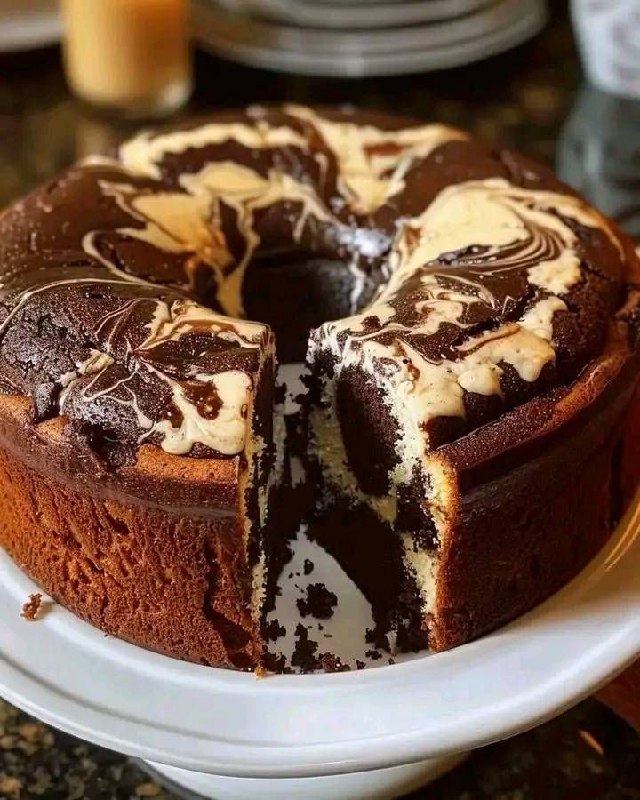 Torta di Marmo Soffice: il Dolce Bicolore che Non Delude Mai