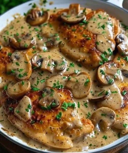 Pollo e funghi saltati in padella