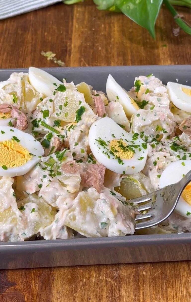 Insalata di patate con tonno e uova sode