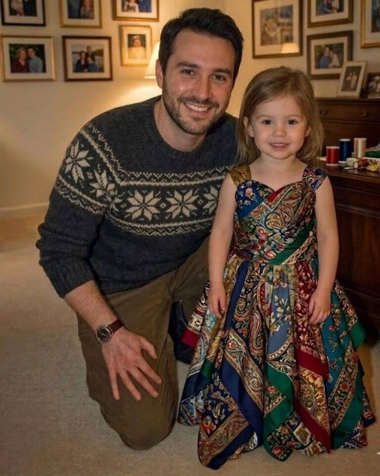 Ho cucito un vestito per la festa scolastica di mia figlia usando le sciarpe di seta della mia defunta moglie 😱😱🤯 - una donna in mezzo alla stanza mi ha preso in giro. 😔😔