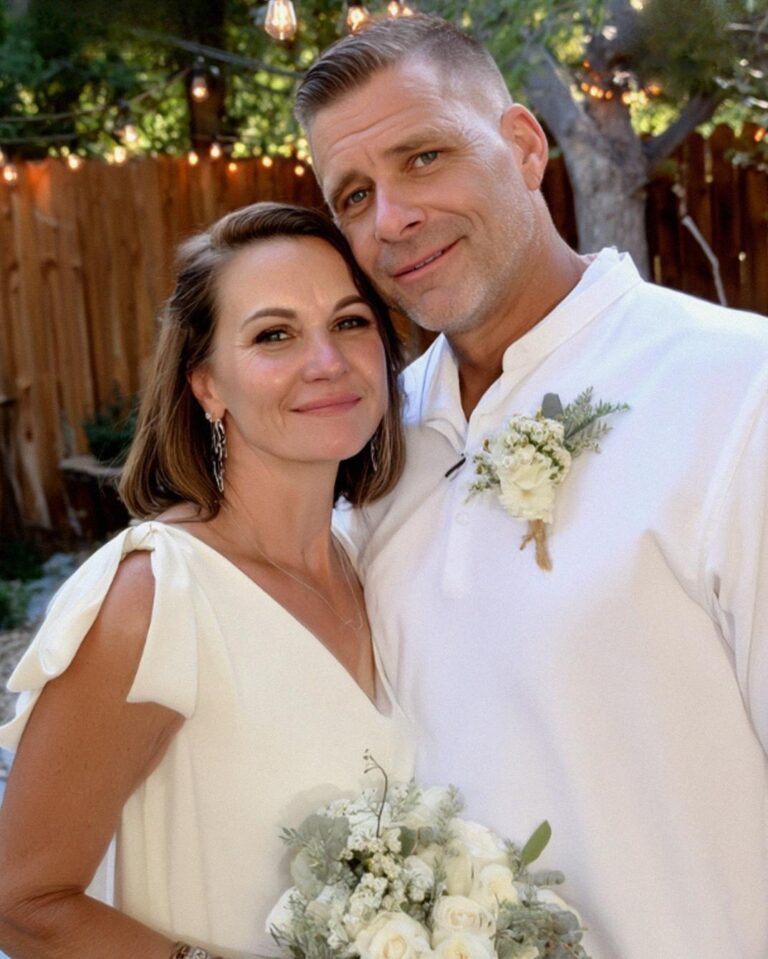 Ho sposato il migliore amico del mio defunto marito, ma la notte delle nozze lui mi disse: "C'è qualcosa nella cassaforte che devi leggere".