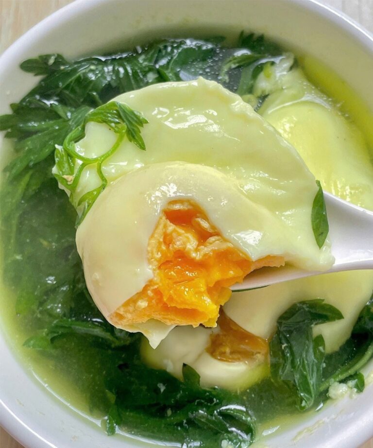 I medici rivelano che mangiare uova con quest'erba provoca…