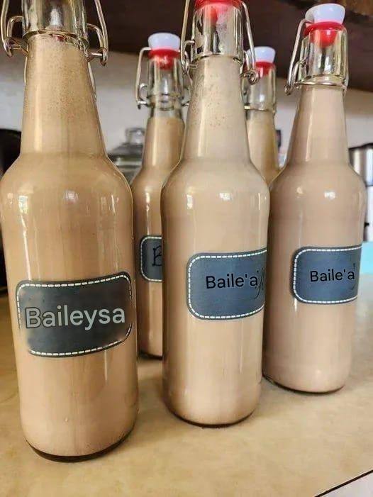 Come preparare il liquore al caffè Baileys fatto in casa in 5 minuti. Ha esattamente lo stesso sapore dell'originale, ma è molto più buono!