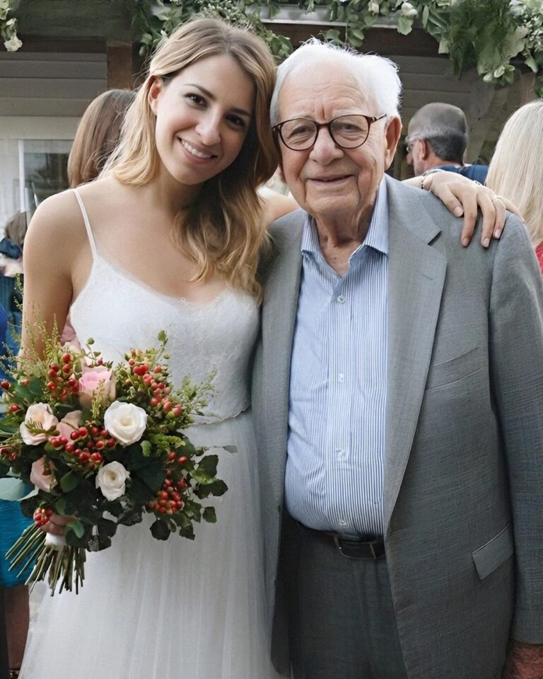 I miei suoceri hanno cercato di escludere mio padre dal nostro matrimonio perché faceva l'operatore ecologico, ma il suo discorso ha ammutolito l'intera sala.