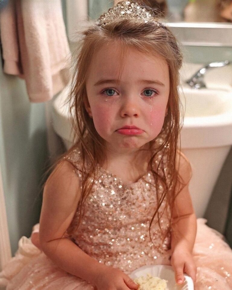 La mia fidanzata ha mandato mia figlia in bagno durante il nostro matrimonio: quando ho scoperto il motivo, ho capito che dovevo darle una lezione.